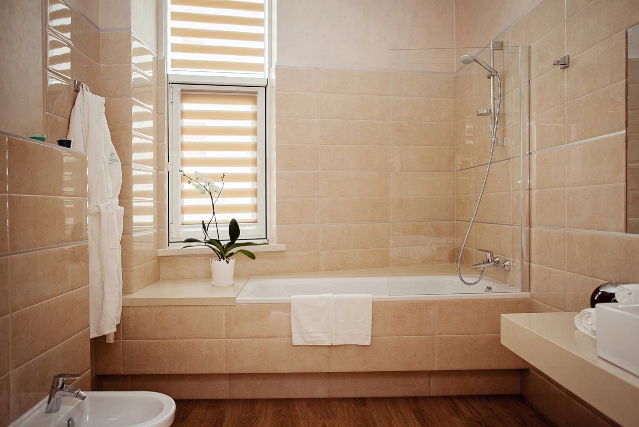 Hotel Versailles Lutsʼk Esterno foto