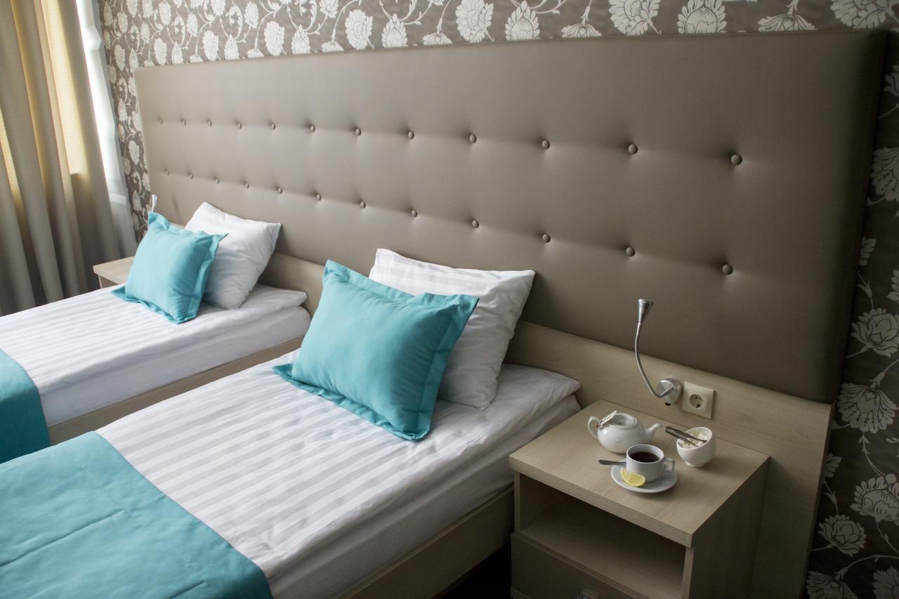 Hotel Versailles Lutsʼk Esterno foto